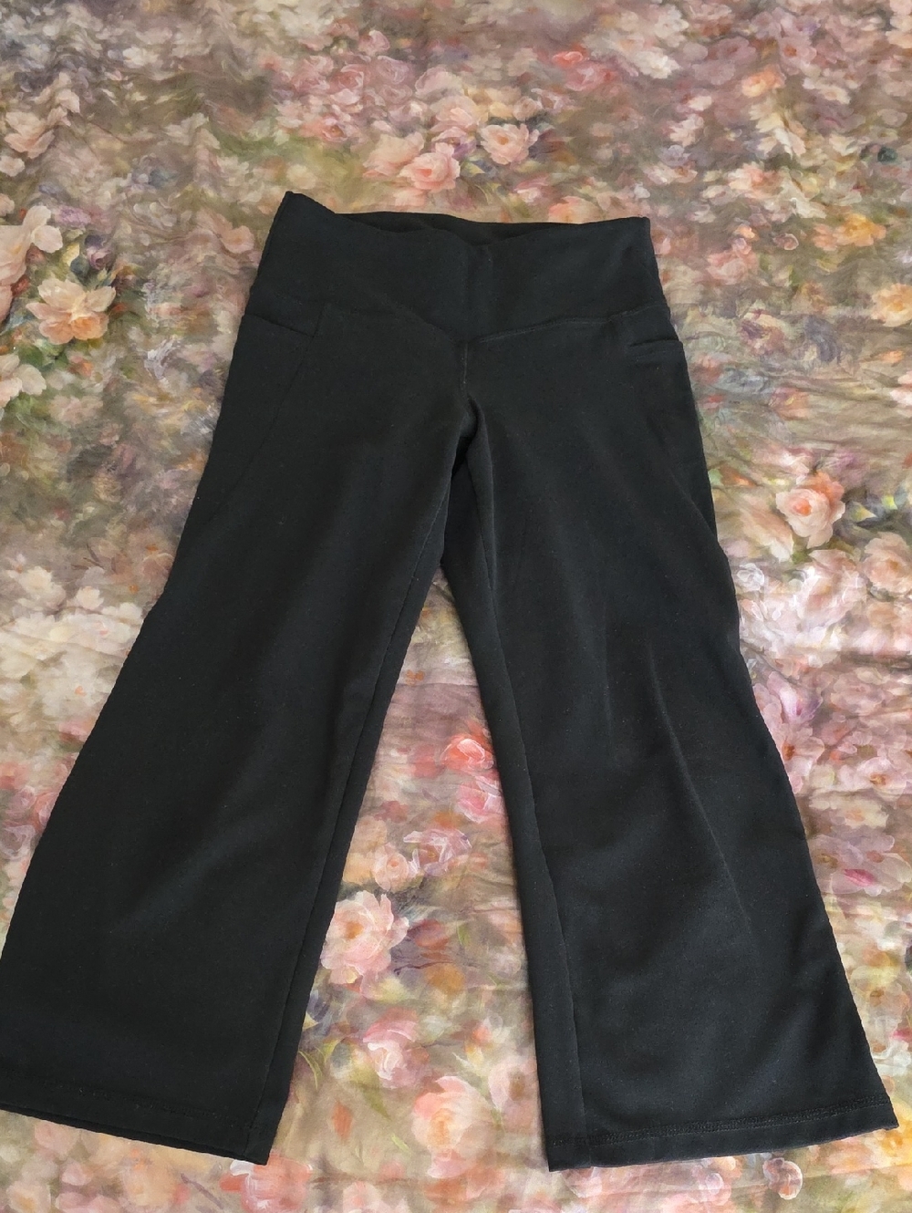 Jockey Cropped Slit Flare Yoga Pants - Picture 2 of 6
